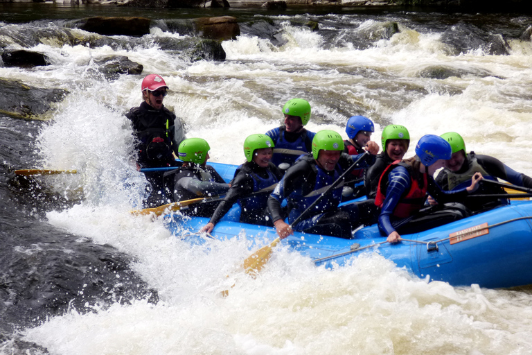 Pitlochry, Escócia: Passeio de rafting em águas brancas no verãoPitlochry, Escócia: excursão de rafting em corredeiras de verão