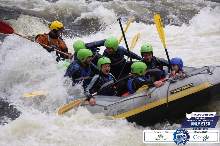 Pitlochry, Escócia: Passeio de rafting em águas brancas no verãoPitlochry, Escócia: excursão de rafting em corredeiras de verão