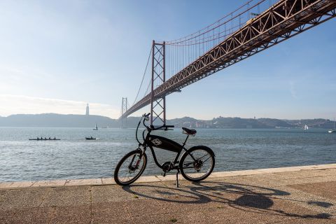 Lisbon: City Discovery E-Bike Rental with Map & Training