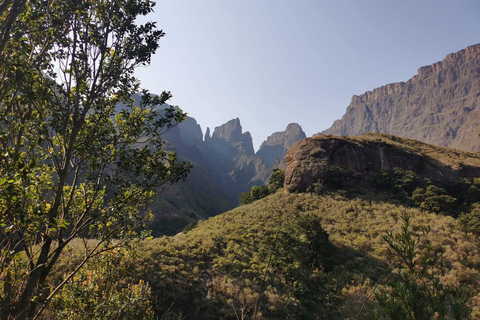 Johannesburg: Drakensberg Sentinel Peak Hike & Hotel Stay