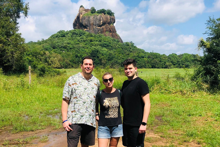 De Colombo a Sigiriya y Dambulla Tour privado de un día completo