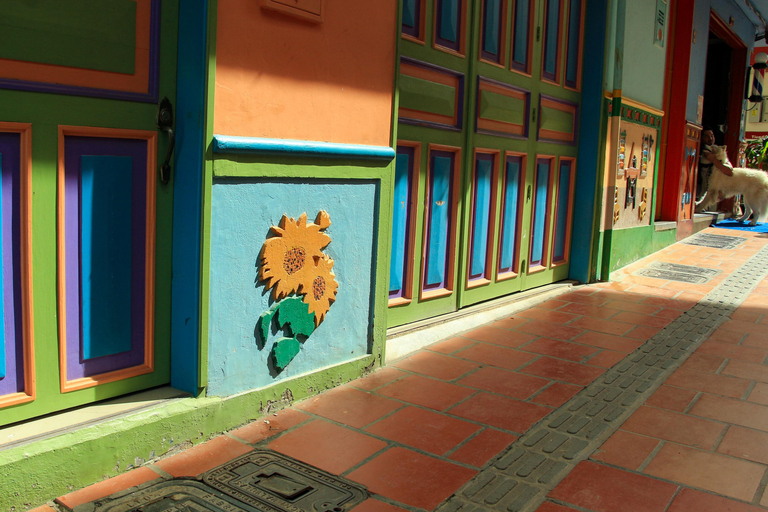 Guatapé Tour: Alto del Chocho Farm & Piedra del Peñol