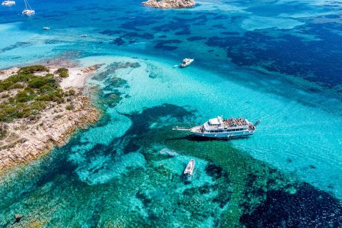 Sardiniasta: La Maddalenan saariston kokopäiväveneajelu