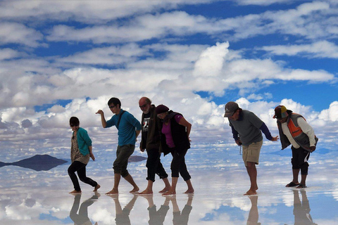 Da La Paz: Tour di 3 giorni delle Saline di Uyuni con trasferimenti in autobus