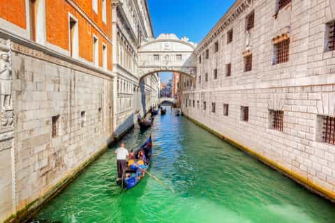 Doge Palace: Skip-the-Line Tour with Gondola Ride