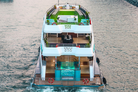 Abu Dhabi: Yas Marina Bay Megayacht Dinner Cruise & Buffet Yas Marina Megayacht Dinner Cruise with Buffet + soft drinks