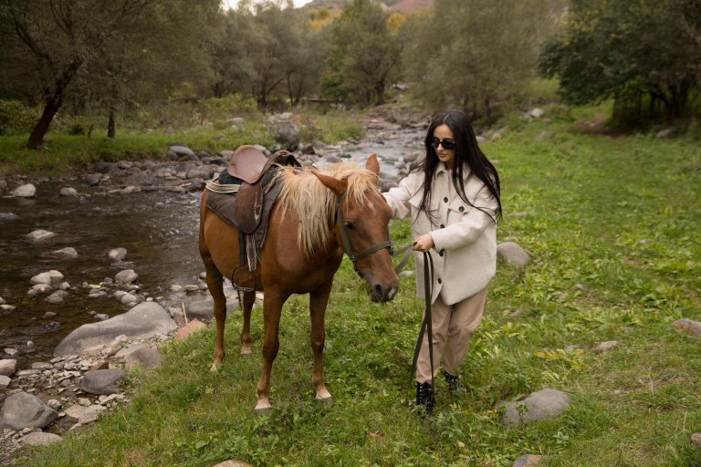 Aventura a caballo por pueblos y naturaleza