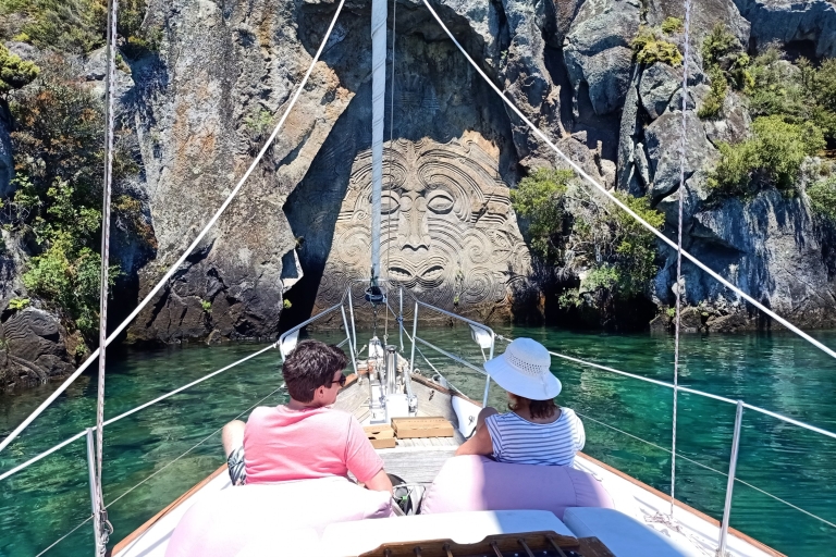 Lake Taupo: Segeltörn zu den Maori-FelszeichnungenTour bei Sonnenuntergang