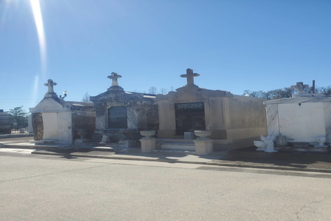 New Orleans: Segreti e Società Esperienza CimiterialeNew Orleans: tour a piedi degli addetti ai lavori dei cimiteri