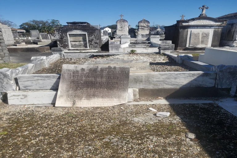 New Orleans: Segreti e Società Esperienza CimiterialeNew Orleans: tour a piedi degli addetti ai lavori dei cimiteri