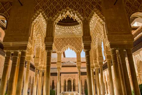 From Benalmadena: Alhambra Full-Day Tour with Nasrid Palaces