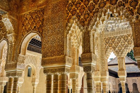 Из Малаги: тур на целый день по альгамбре с дворцами насридов