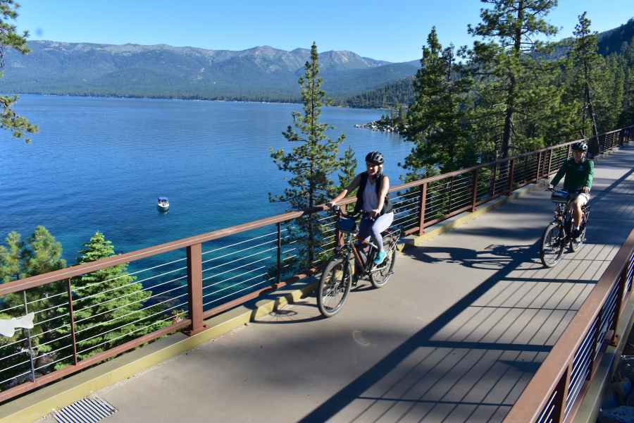 Lake Tahoe: Selbstgeführte E-Bike-Tour auf dem East Shore Trail. Foto: GetYourGuide