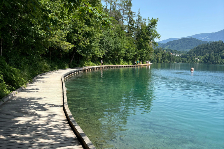 Bled: Lake Bled Guided Walking Tour with Cream Cake