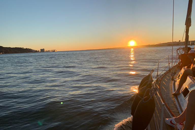 Lisboa: Cruzeiro ao Pôr do Sol com Vinho