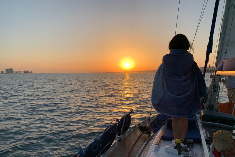 Lisboa: Cruzeiro ao Pôr do Sol com Vinho