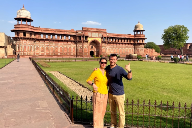 Au départ de Delhi : visite du Taj Mahal tout compris par Gatimaan ExpressVoiture de 1ère classe, voiture, guide, billets d'entrée et déjeuner