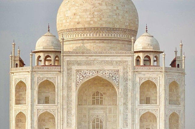 Visit Taj Mahal Sunrise Tour from Delhi By Car with Lunch in Agra, India