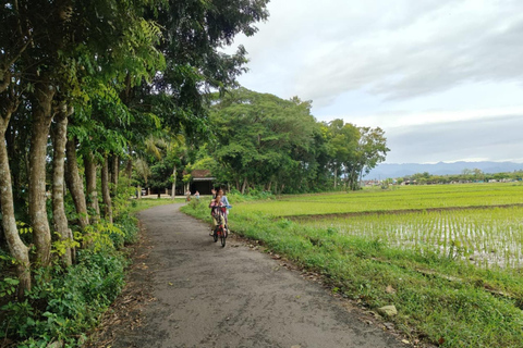 Yogyakarta: Kulon Progo Village Cycling Tour with Snacks