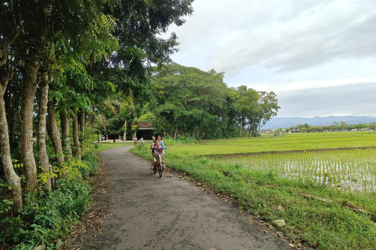 Yogyakarta: Kulon Progo Village Cycling Tour with Snacks