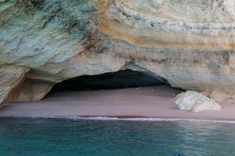 Portimão: Benagil Sea Caves Speedboot Adventure TourPortimão: speedbootavontuur naar de grotten van Benagil