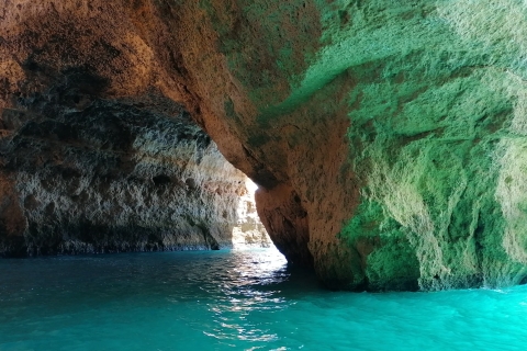 Portimão: aventura en lancha motora a las cuevas marinas de BenagilPortimão: 90 min en lancha motora por las cuevas de Benagil