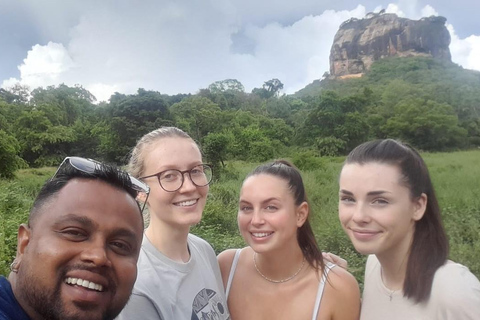 Passeio de Tuk Tuk de Kandy a Sigiriya