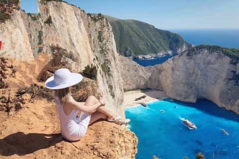 Private Tour with Cruise to Shipwreck Beach and Blue Caves