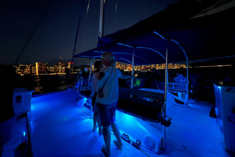 Waikiki: Sunset Swim & Sailing Experience