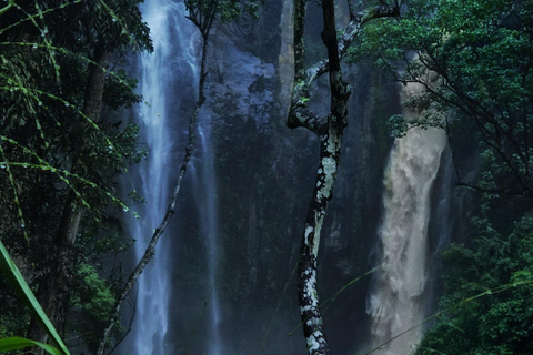 康提：兰博达瀑布和普纳瀑布，以及安布鲁瓦瓦天空塔日落康提：兰博达瀑布和普纳瀑布，以及安布卢瓦瓦天空塔日落之旅