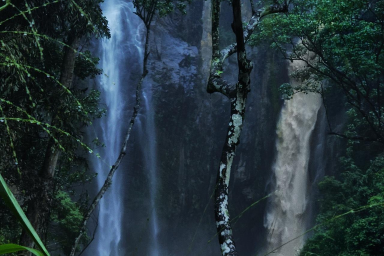 康提：兰博达瀑布和普纳瀑布，以及安布鲁瓦瓦天空塔日落康提：兰博达瀑布和普纳瀑布，以及安布卢瓦瓦天空塔日落之旅