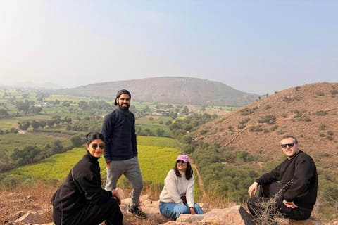 From Delhi: Farm Visit, Hike, Painting & Farm-to-Table Lunch