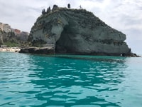 Tropea, gita in barca a Capo Vaticano con snorkeling e un drink - Housity
