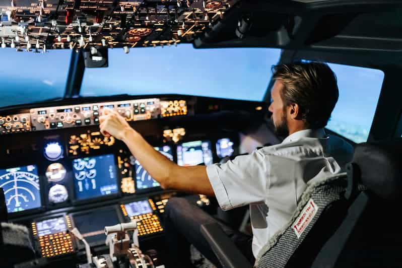 Dubai: Flight Experience Centre Flight Simulator Session | GetYourGuide