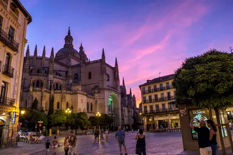 Entrada a la catedral de Segovia