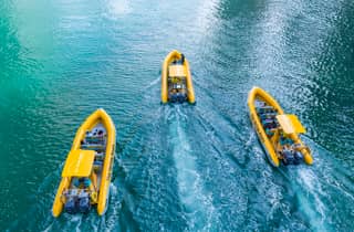 Dubai Marina: Guided Sightseeing Tour by Speedboat