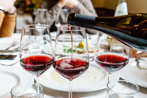 La Canée : visite culinaire, vin et coucher de soleil avec dîner à 3 platsLa Canée : visite du vin, de la gastronomie et du coucher du soleil avec dîner de 3 plats