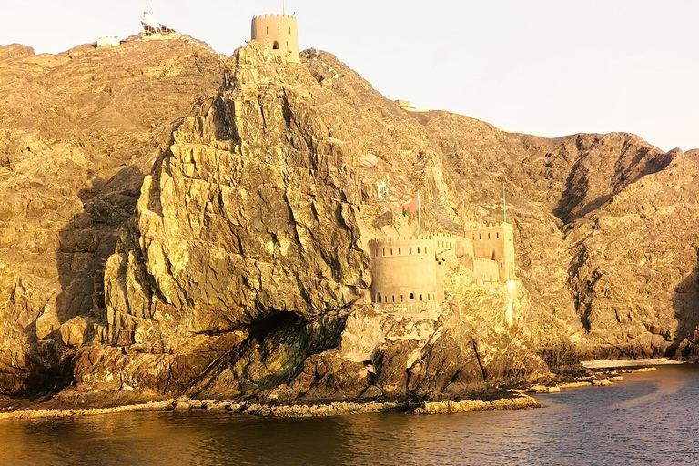 Muscat: Sunset Cruise & Coastal Boat Tour with Refreshments Muscat : Sunset Cruise & Coastal Boat Tour (Private)
