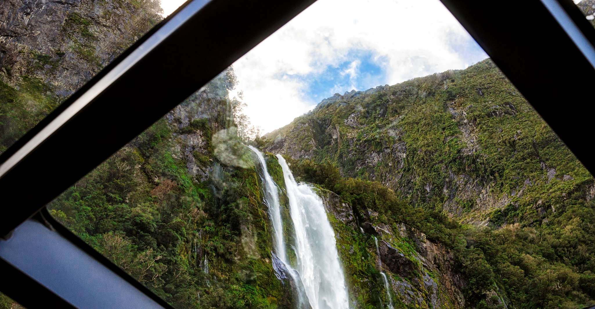 Milford Sound, Nature Cruise su un moderno catamarano - Housity