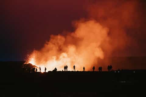 Reykjavík: Erupting Volcano Hike and Reykjanes Tour