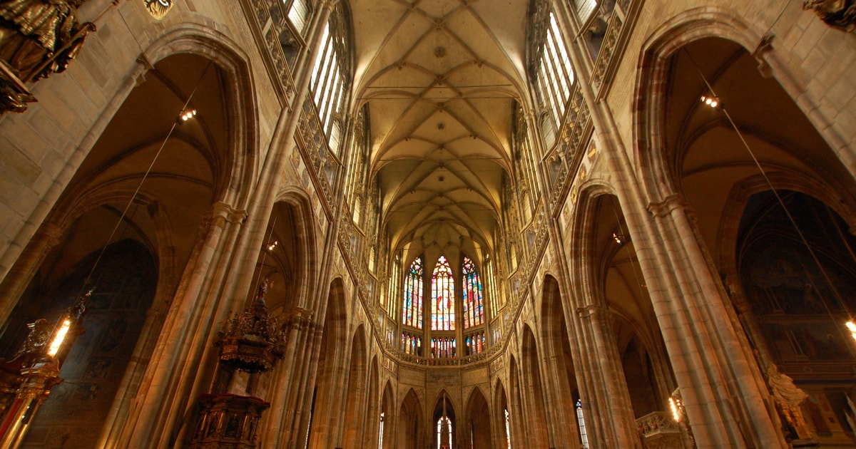 Praga: Tour privado por el interior del Castillo de Praga | GetYourGuide