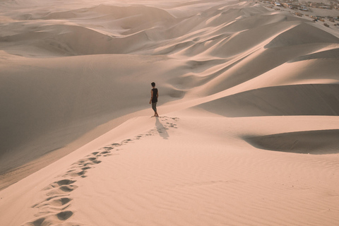 Você pode fazer uma parada em Doha para uma excursão pelo deserto, passeio de camelo e mar interiorSafári no deserto com passeio de camelo