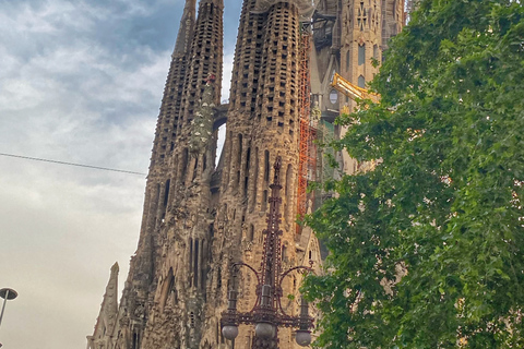 Barcelone : Visite guidée de la Sagrada Família et entréeSagrada Famillia privée (4 personnes maximum)