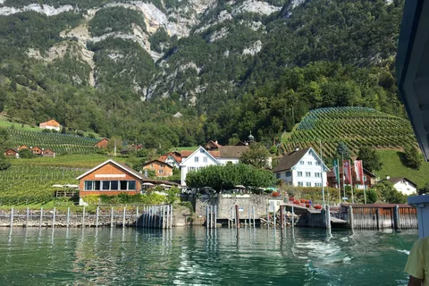 Zurich: Walensee Guided Hiking Adventure with Boat Cruise