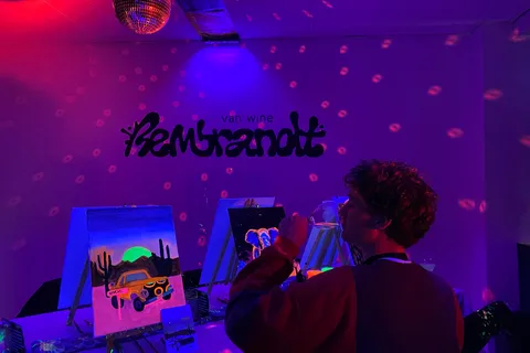 London: Bottomless Sip & Paint in the Dark