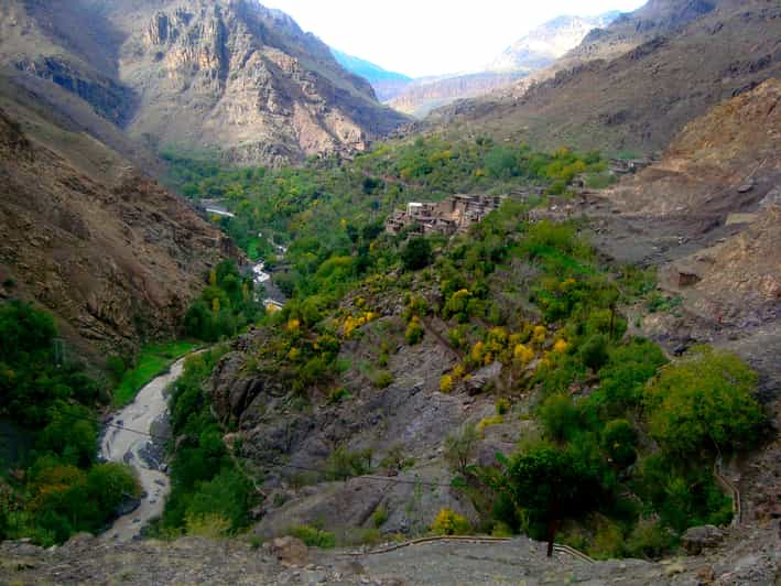 Trek de 2 días en Atlas con locales .. / Virgin Pillages