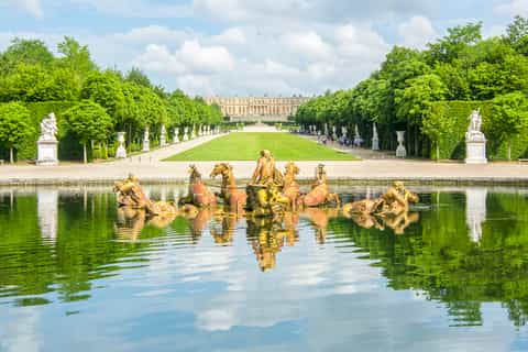 Versailles: Skip-the-Line Tour of Palace with Gardens Access