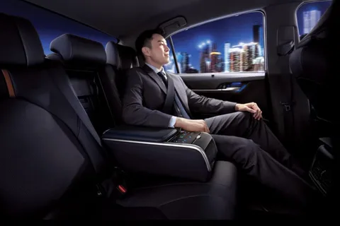 Muscat: Full-Day Car and Driver Hire in Muscat CityTerritory