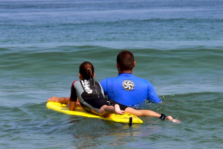 Santander: clases de surf en la playa de SomoLección de surf intermedio