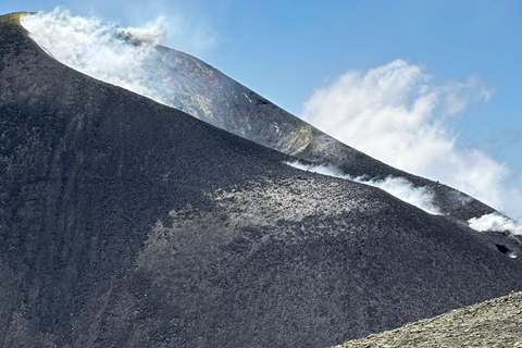 Szczyt Etny 3300 m n.p.m.: Trekking na aktywnym wulkanieSzczyt Etny 3300 m n.p.m.: Trekking po aktywnym wulkanie